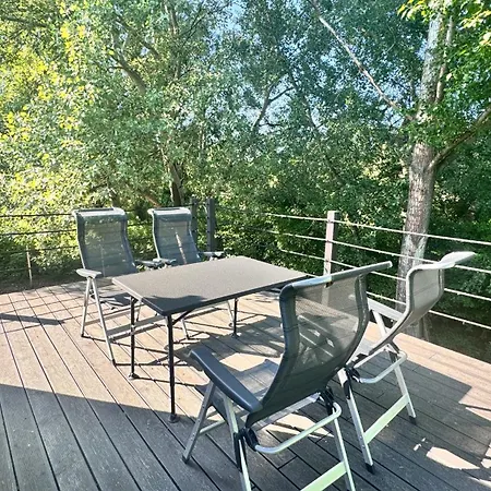 - Pristav Nyaraló Bős